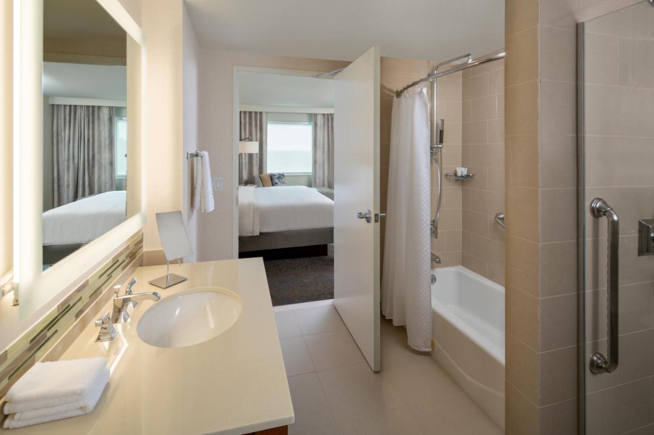 The Westin Houston, Memorial Hotel 4*
